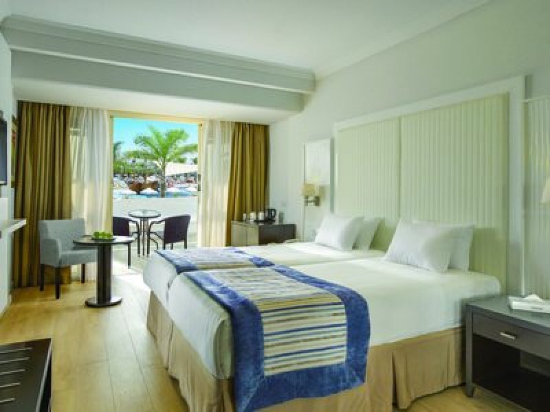 Deluxe Room Pool/Garden View