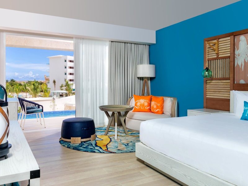 Wave Deluxe King Room
